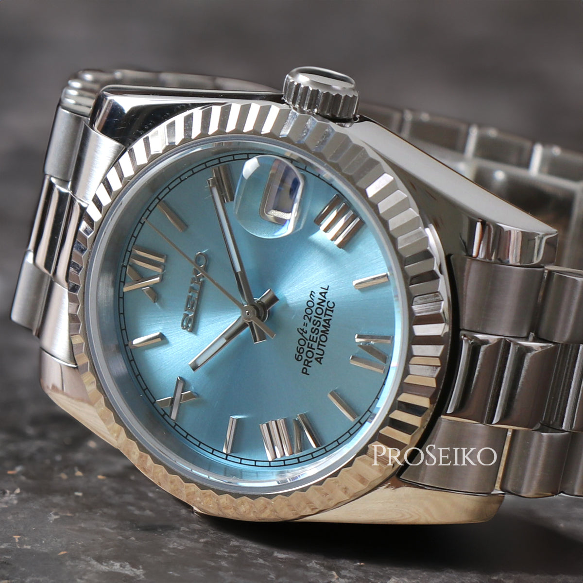 Justeiko | Roman | Ice Blue